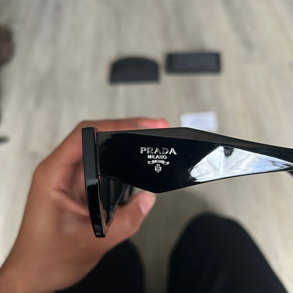 Prada PR 08YS Black Lens sunglasses New - Picture 4 of 4